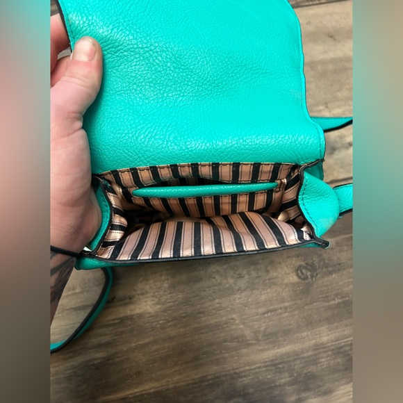 Woman’s crossbody turquoise purse - Picture 3 of 3